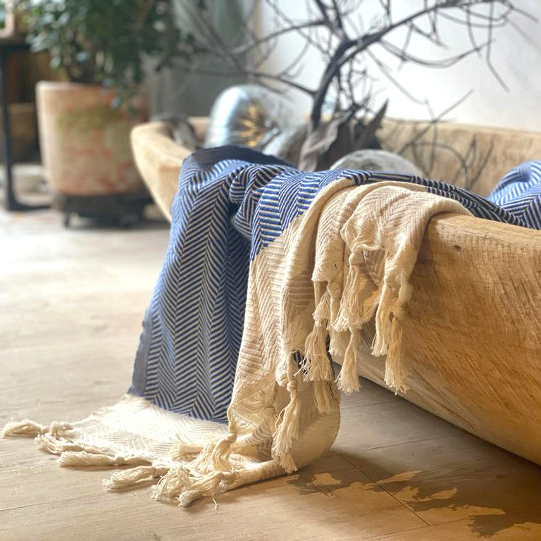 Pipa Blue Throw Blanket