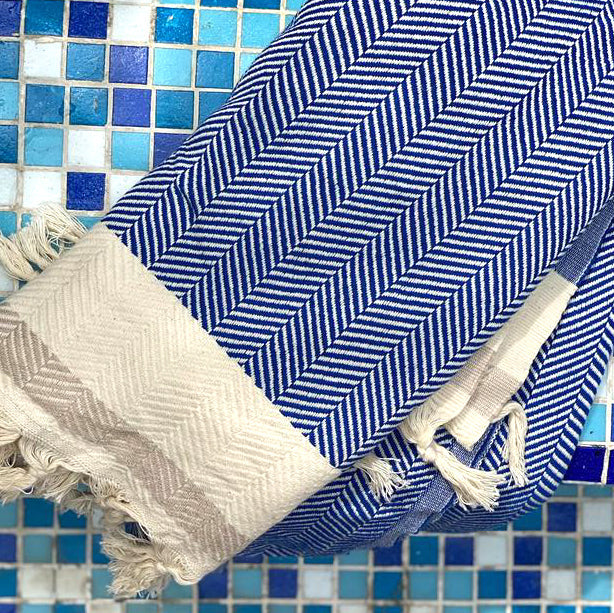 Pipa Blue Throw Blanket
